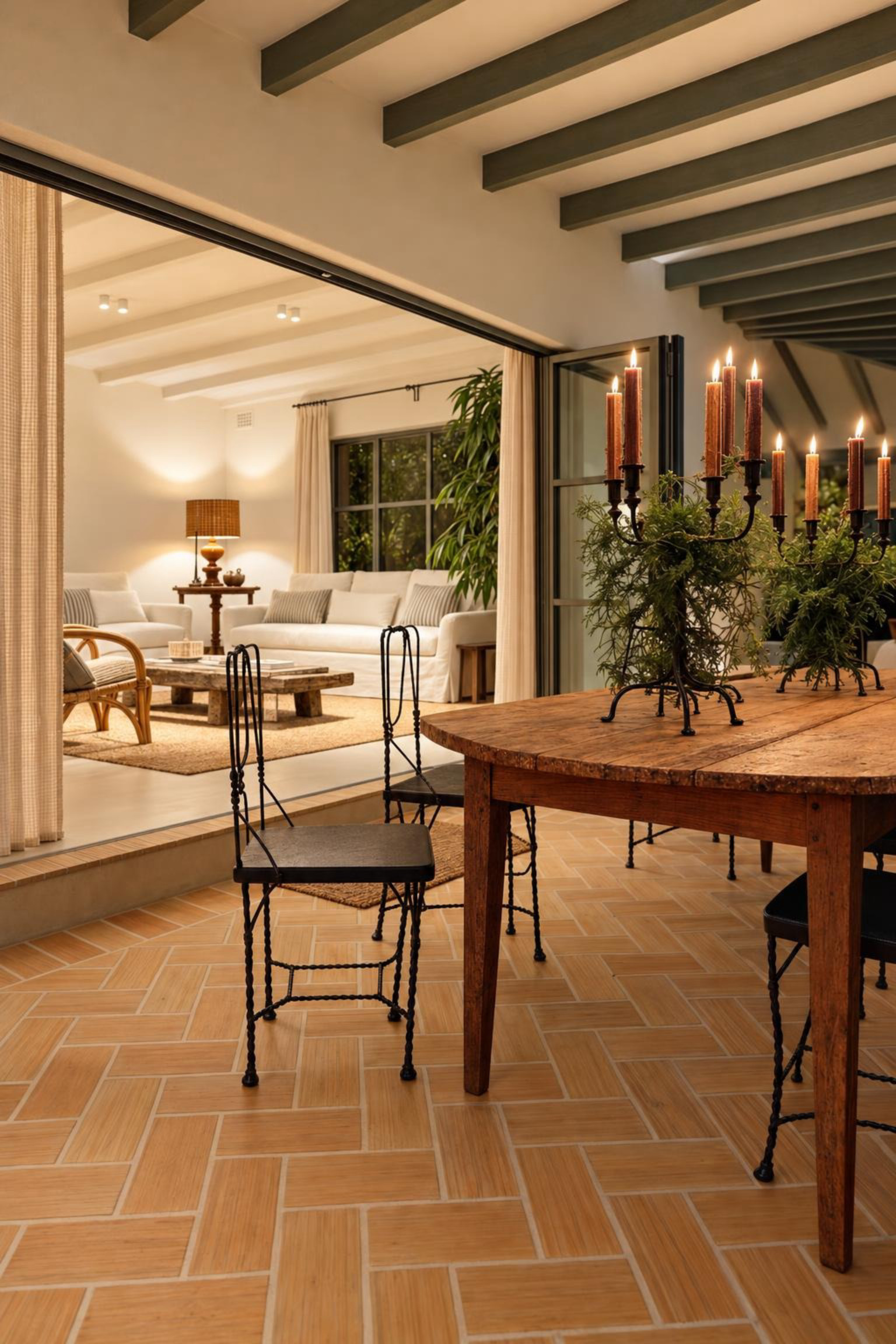 Überdachte Terrasse und Wohnzimmer