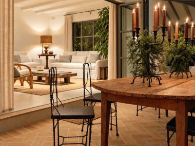 Überdachte Terrasse und Wohnzimmer