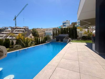Infinity-Pool und Terrasse