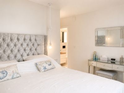 Schlafzimmer mit en-suite Badezimmer