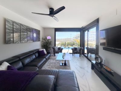 Wohnzimmer mit Zugang zur Terrasse