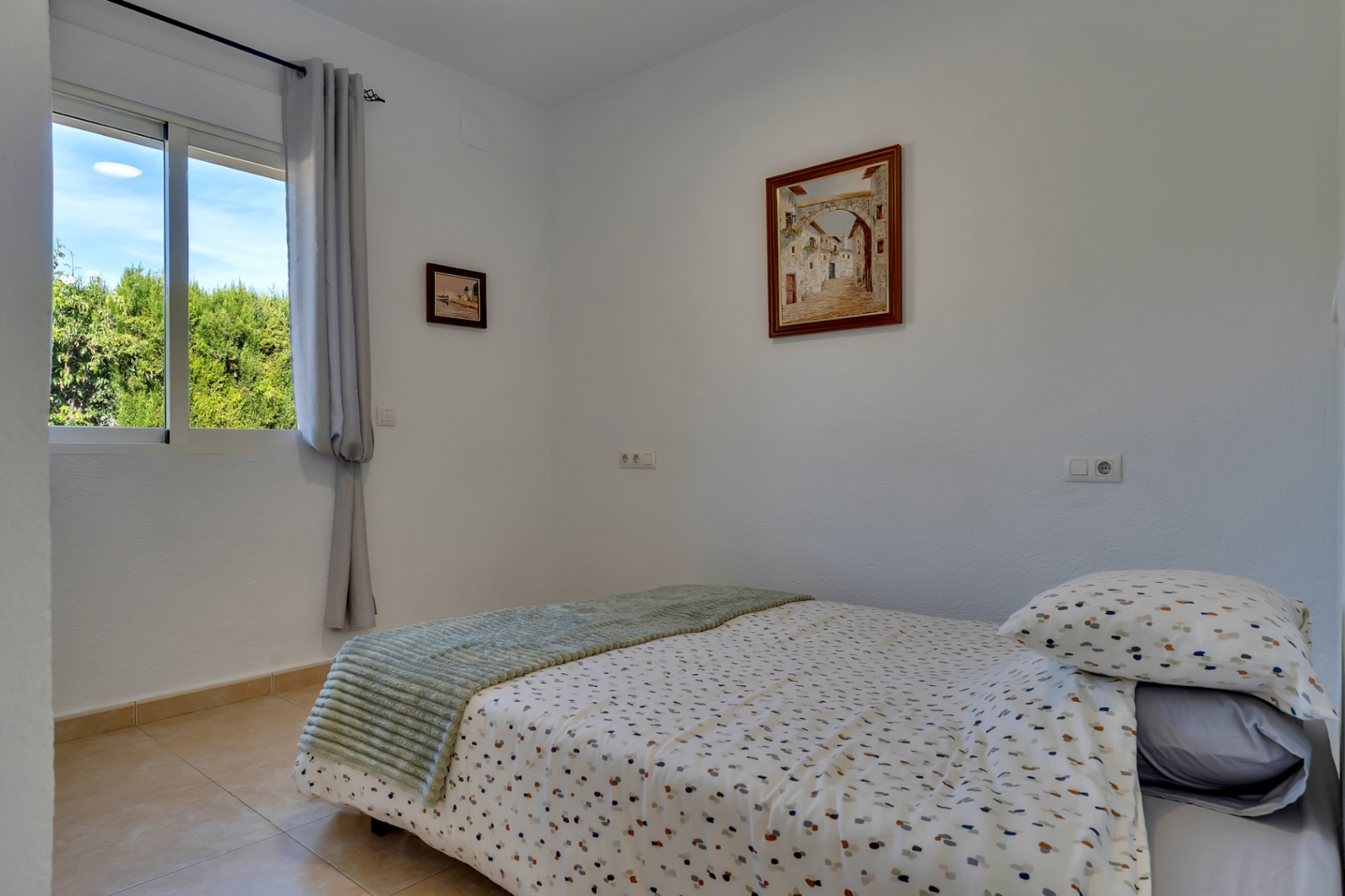Schlafzimmer mit Gartenblick