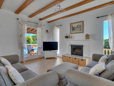 Wohnzimmer mit Kamin