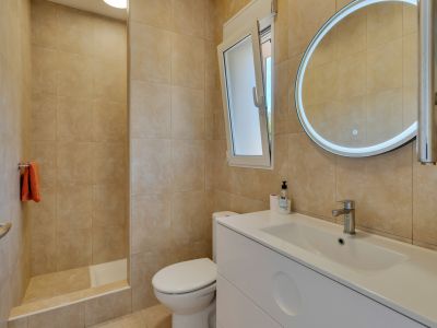 Badezimmer mit Dusche