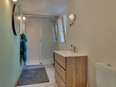 Badezimmer mit Dusche