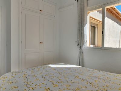 Schlafzimmer mit Einbauschrank