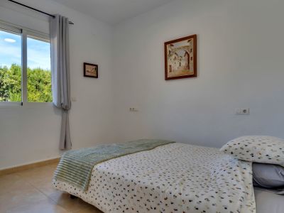 Schlafzimmer mit Gartenblick