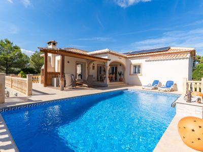 Pool und Terrasse