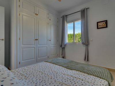 Schlafzimmer mit Einbauschränken