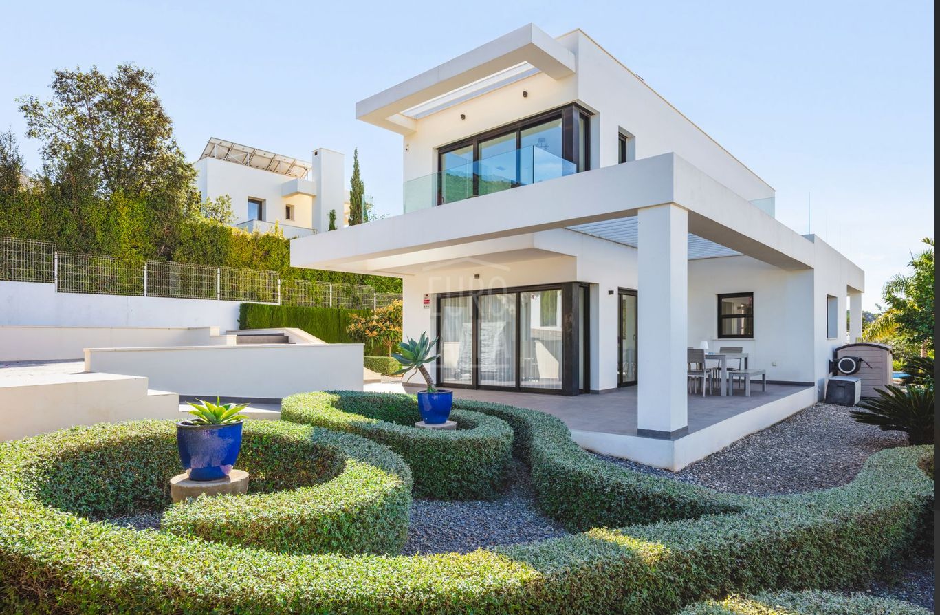 Außenansicht der Villa und Garten