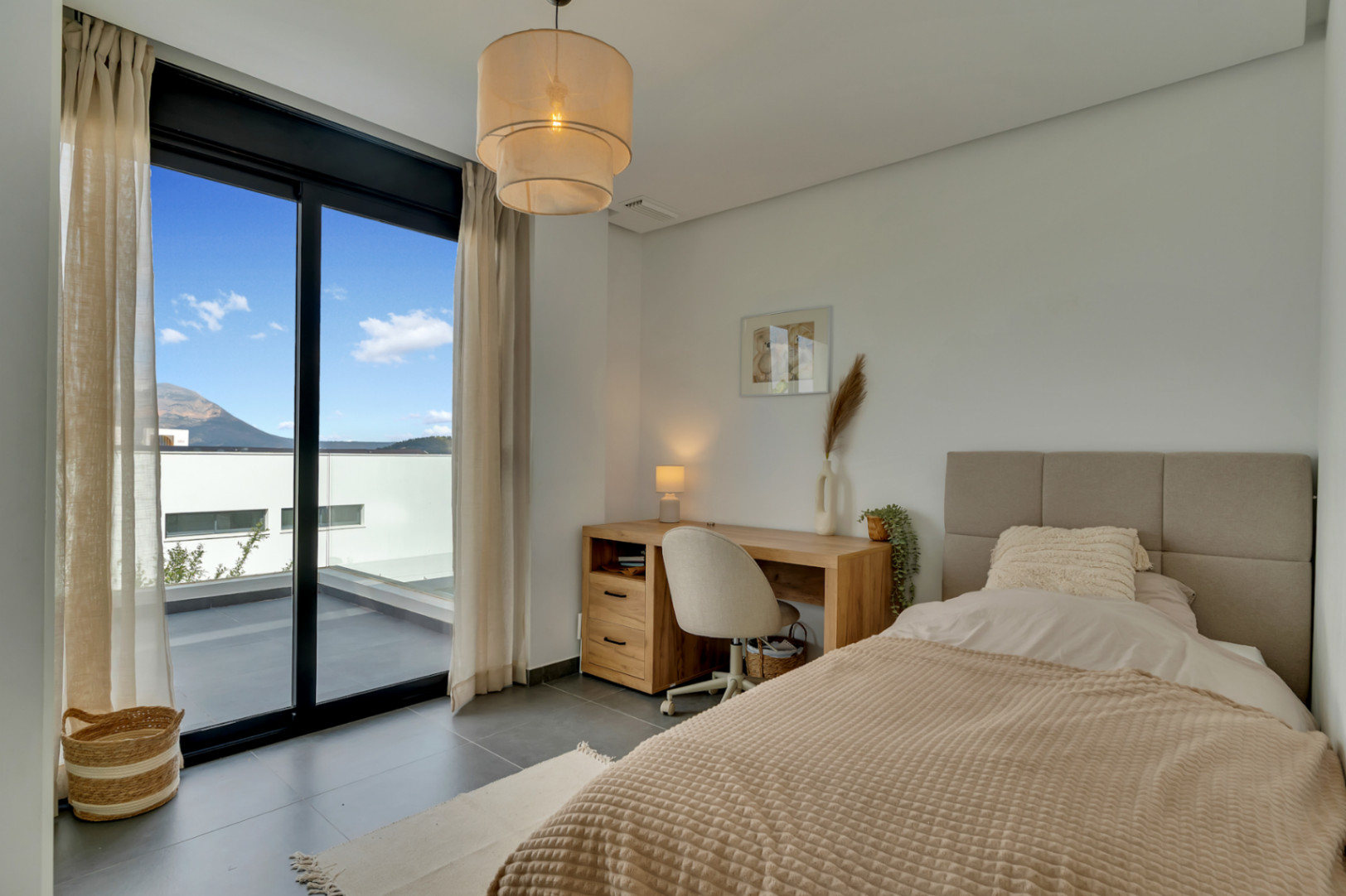 Schlafzimmer mit Balkon