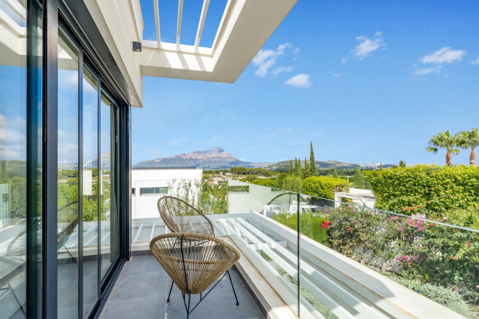 Balkon mit Bergblick