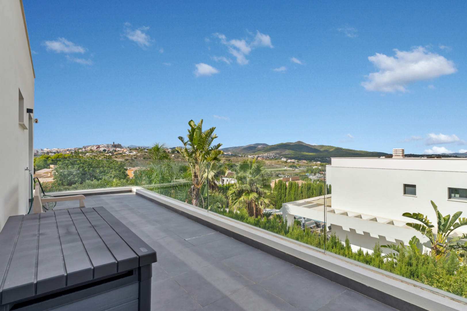 Balkon mit weitem Ausblick