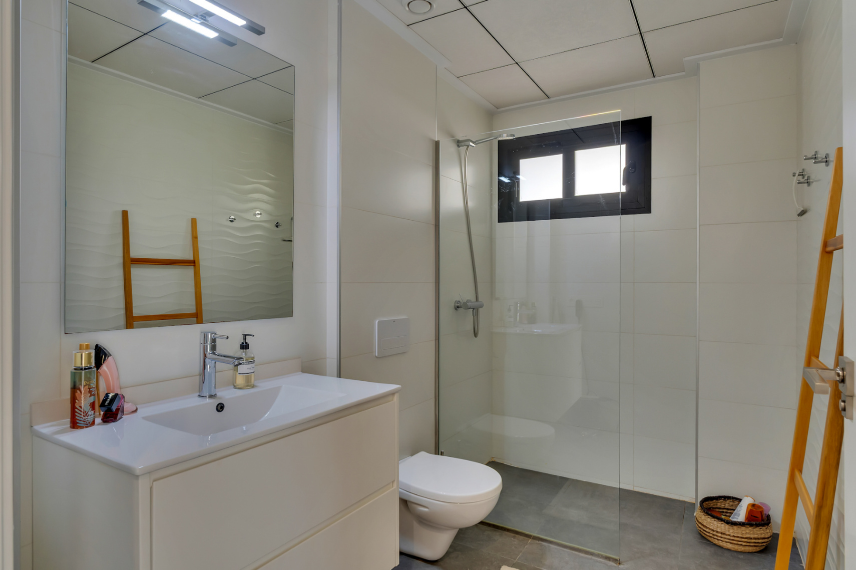 Badezimmer mit Dusche