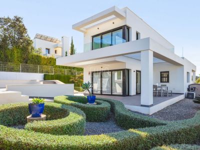 Außenansicht der Villa und Garten