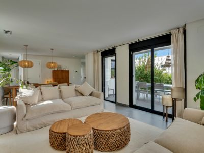 Wohnzimmer mit Zugang zur Terrasse
