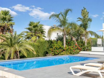 Swimmingpool und Garten