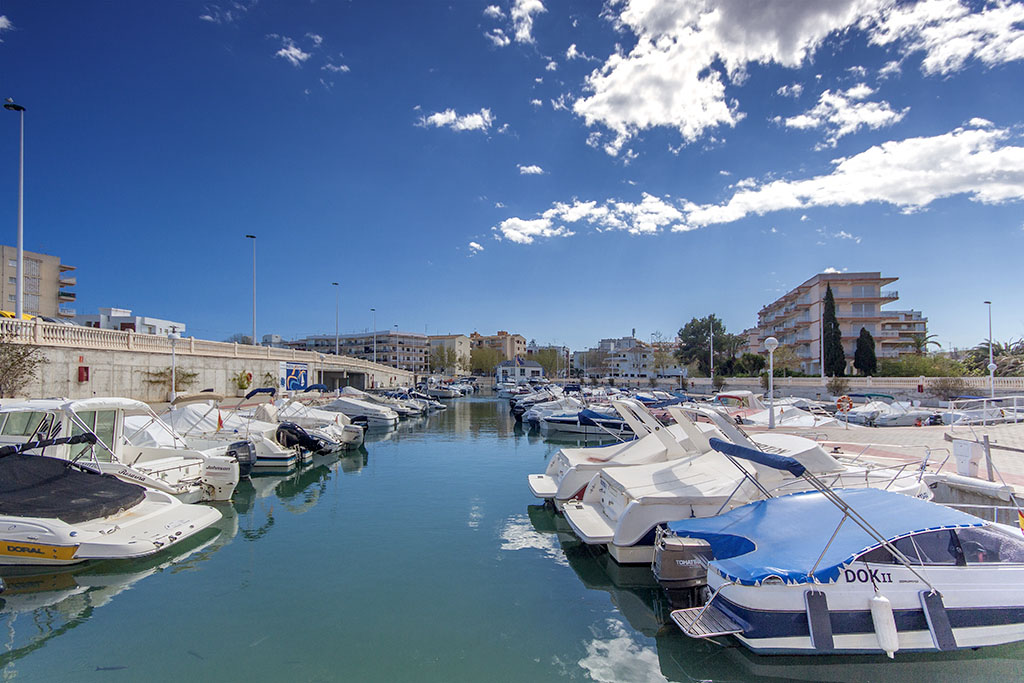 Kanal des Jachthafens