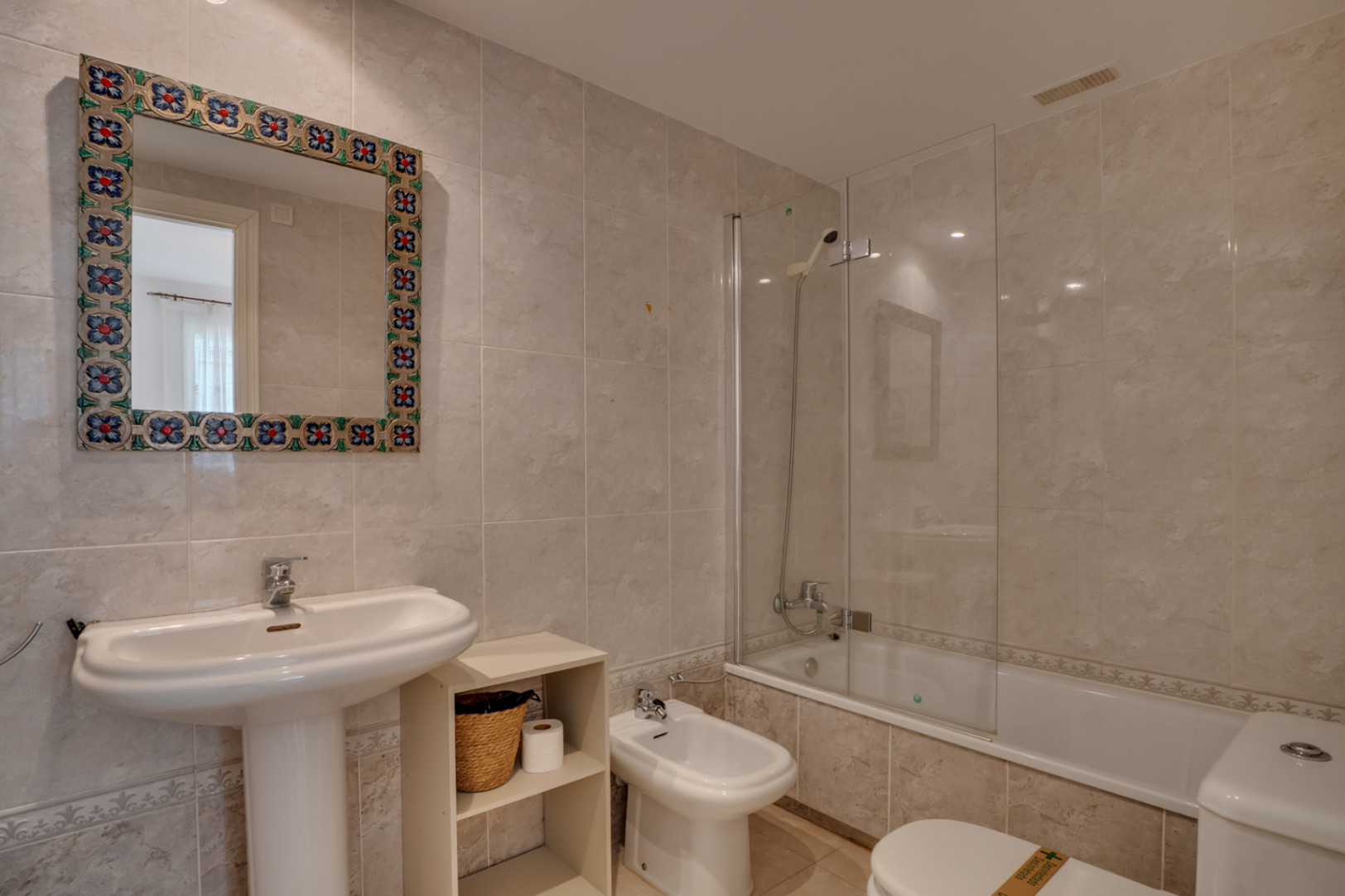 Badezimmer mit Badewanne