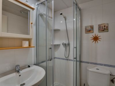 Badezimmer mit Dusche