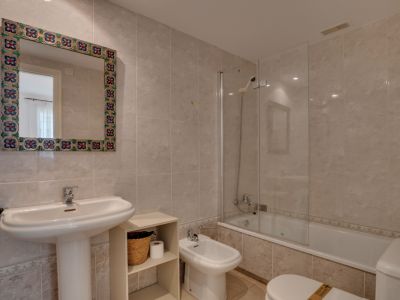 Badezimmer mit Badewanne
