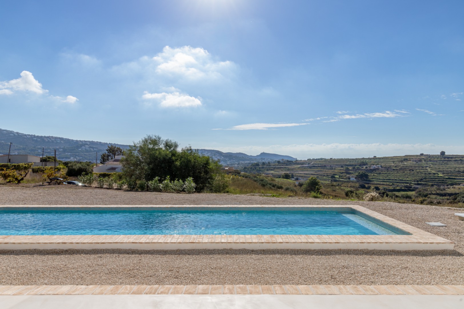 Swimmingpool mit Meerblick