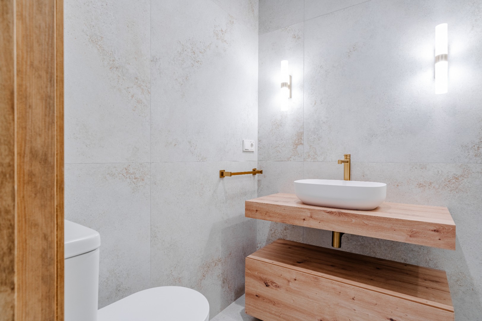 Modernes Badezimmer