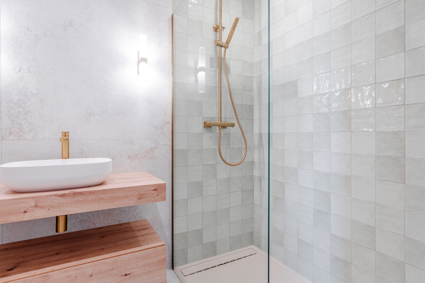 Badezimmer mit Dusche