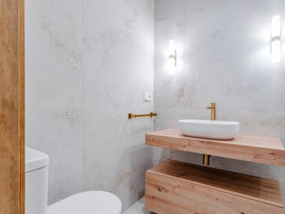 Modernes Badezimmer