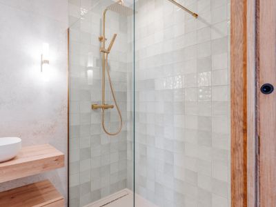 Dusche im Badezimmer