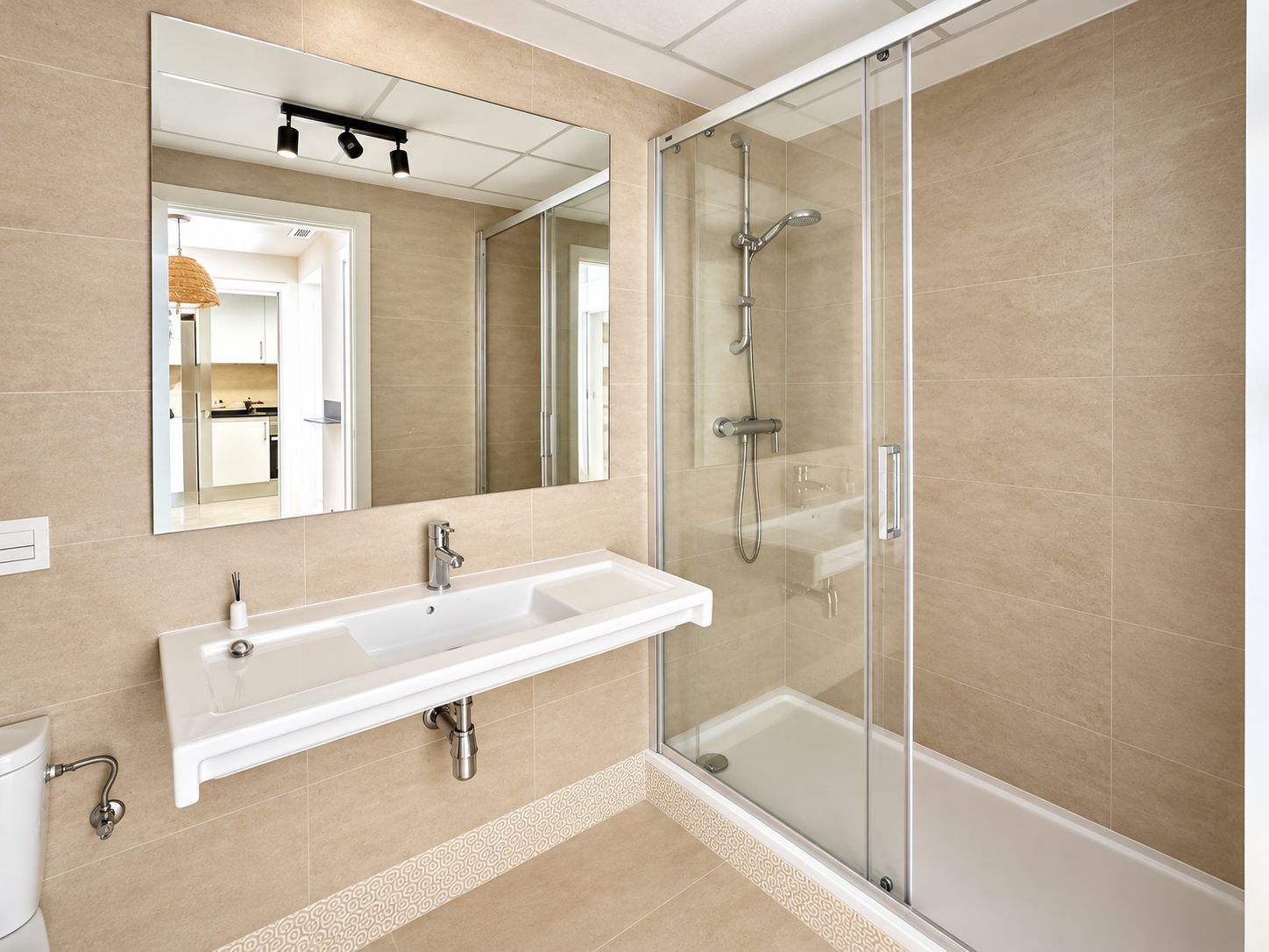 Badezimmer mit Dusche
