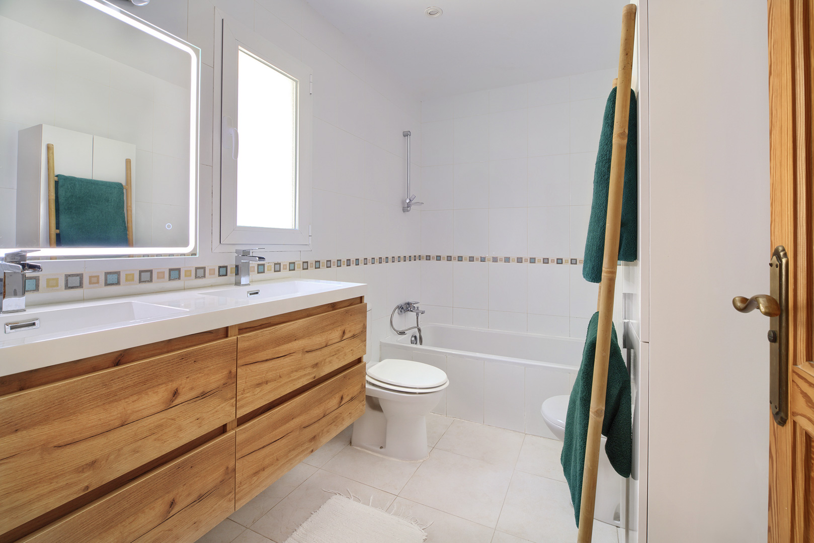 Badezimmer mit Badewanne