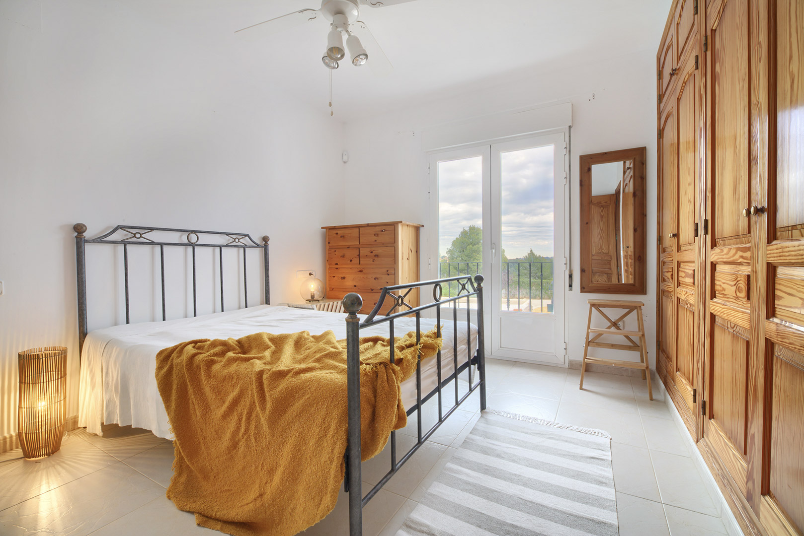 Schlafzimmer mit Balkon