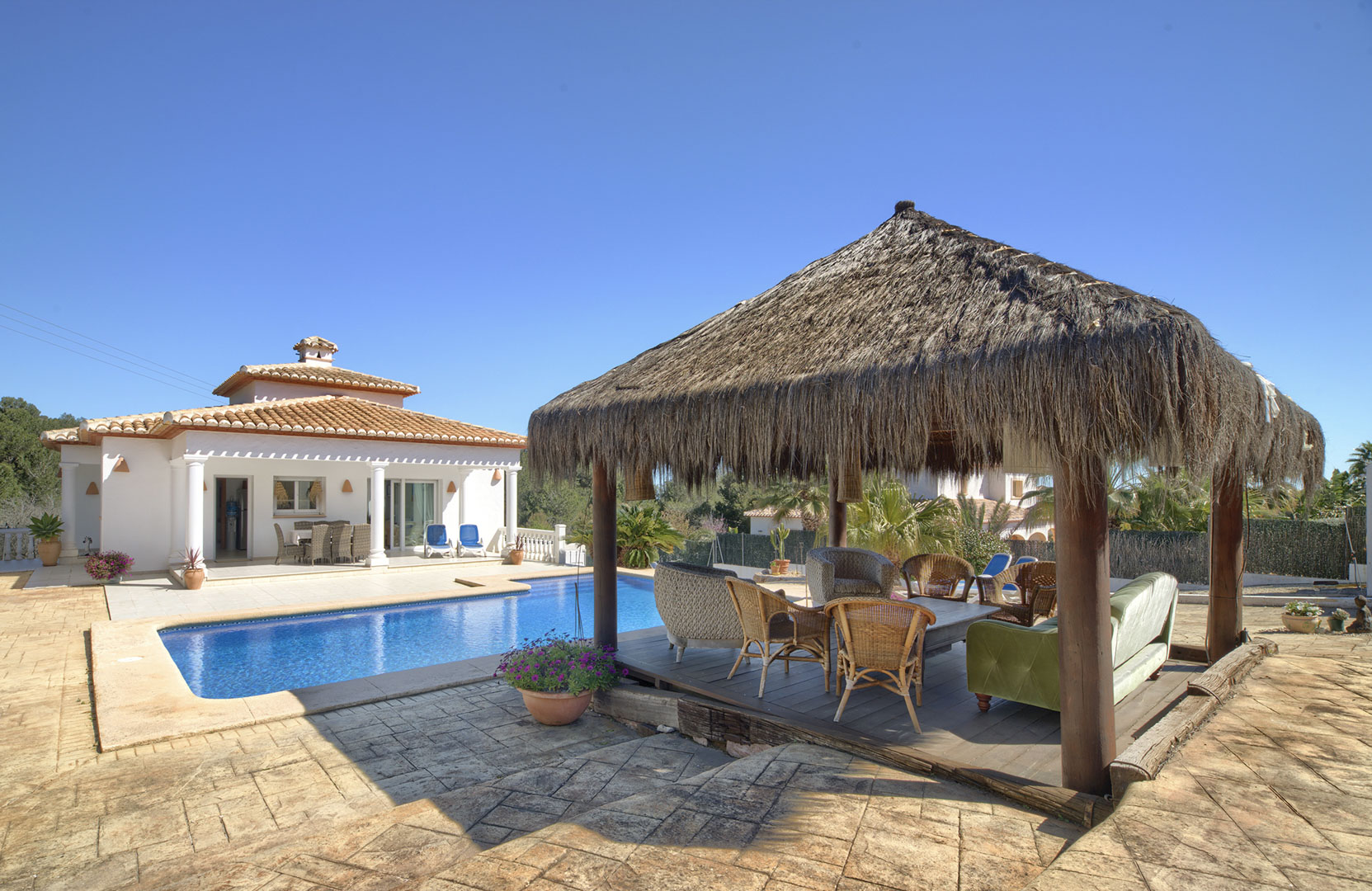 Pool und Pergola