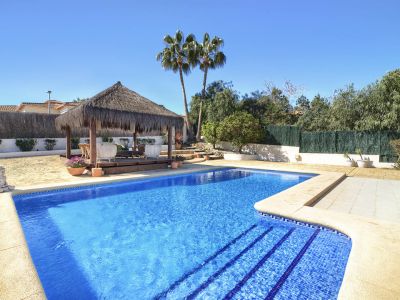 Pool und Pergola