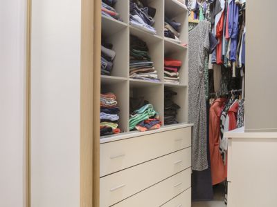 Begehbarer Kleiderschrank