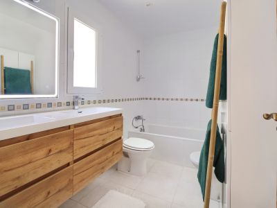 Badezimmer mit Badewanne