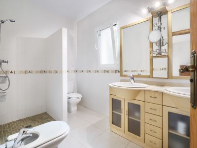 Badezimmer mit Dusche
