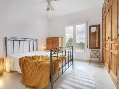Schlafzimmer mit Balkon
