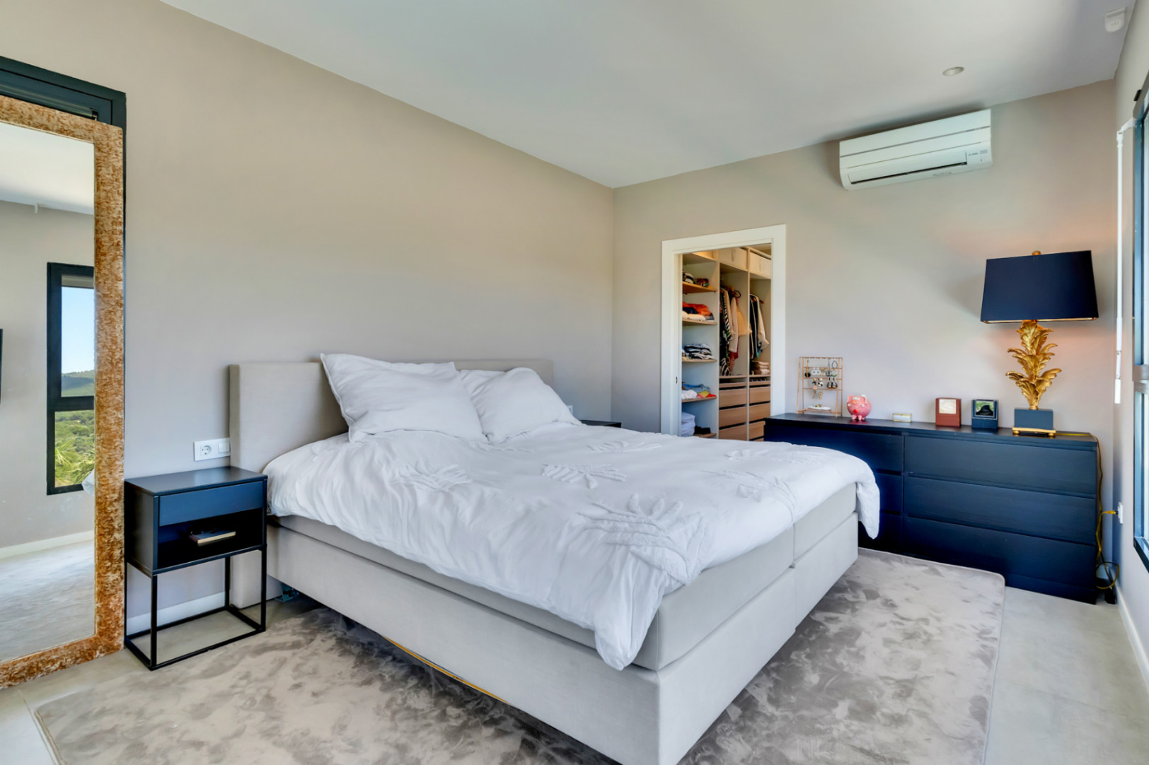 Hauptschlafzimmer mit Ankleidezimmer