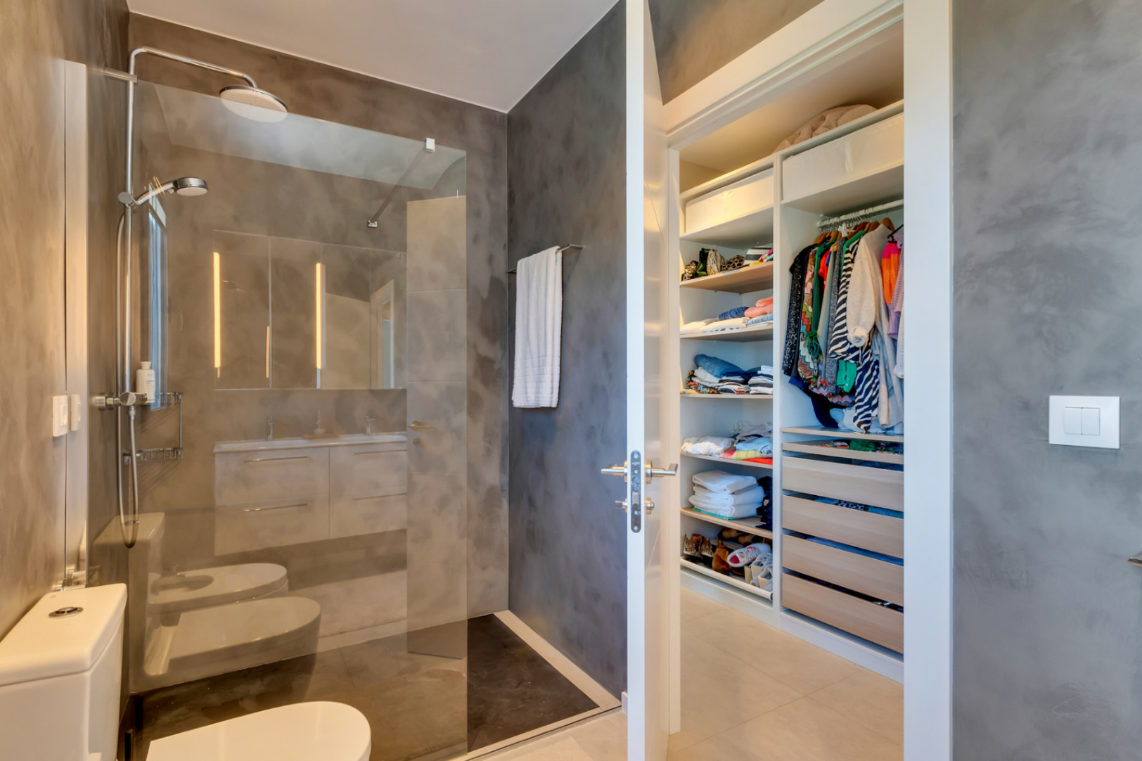 Badezimmer und Ankleidezimmer