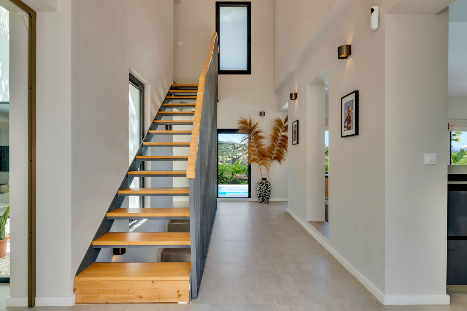 Flur mit Treppe