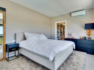 Hauptschlafzimmer mit Ankleidezimmer