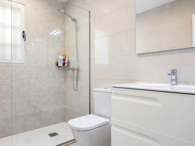 Badezimmer mit Dusche
