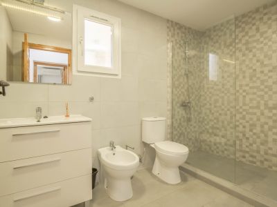 Badezimmer mit Dusche