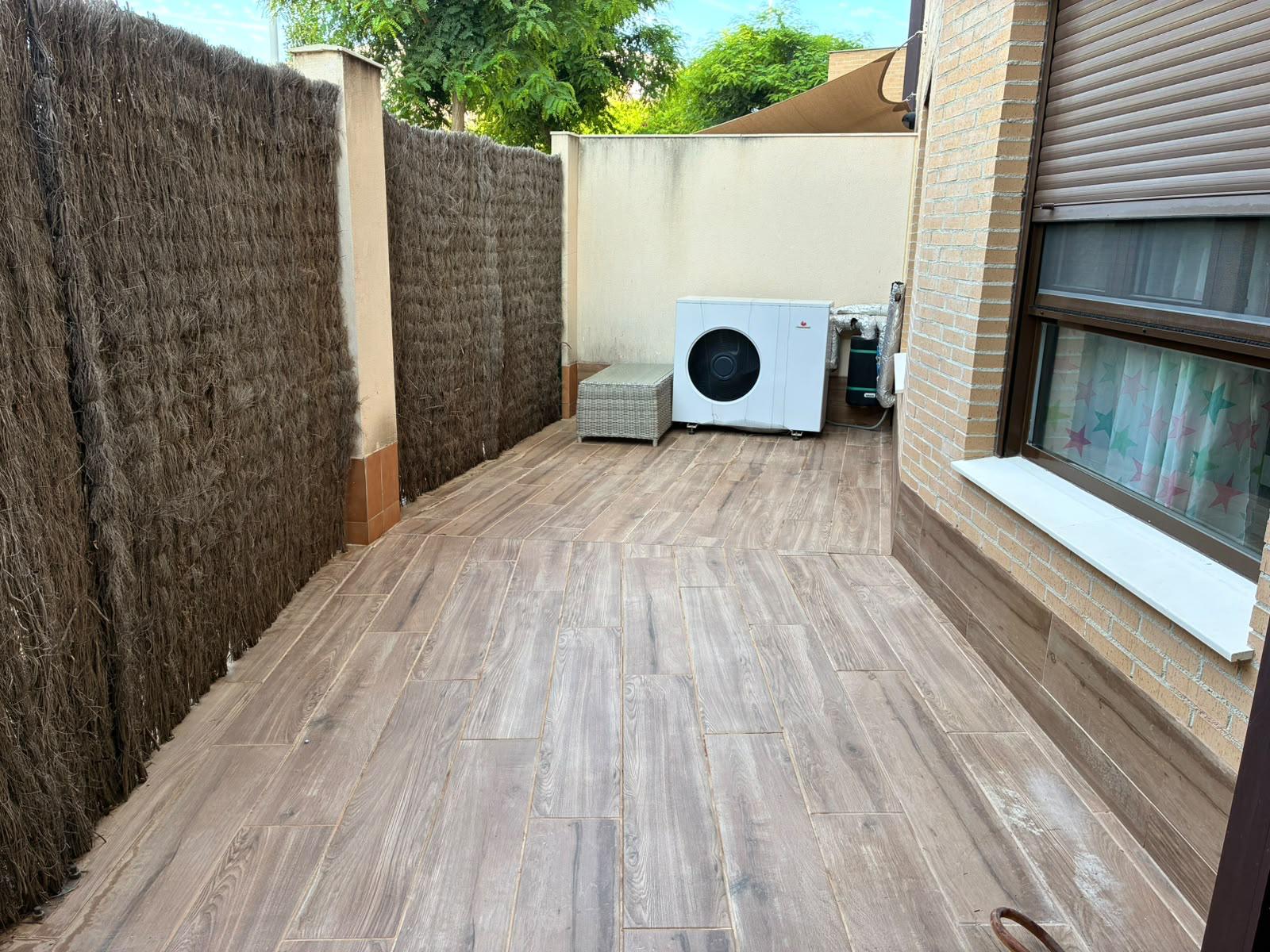 Exklusive Erdgeschosswohnung mit Garten und Pool in Jávea (El Arenal)