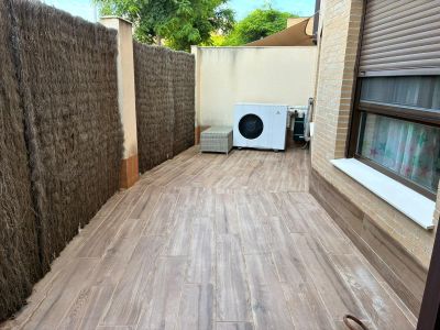 Exklusive Erdgeschosswohnung mit Garten und Pool in Jávea (El Arenal)