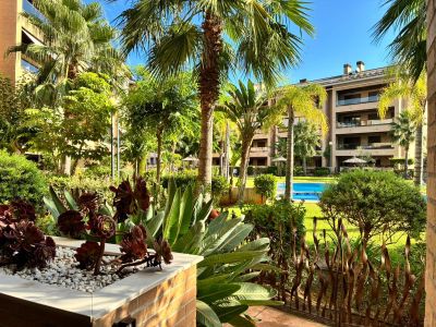 Exklusive Erdgeschosswohnung mit Garten und Pool in Jávea (El Arenal)