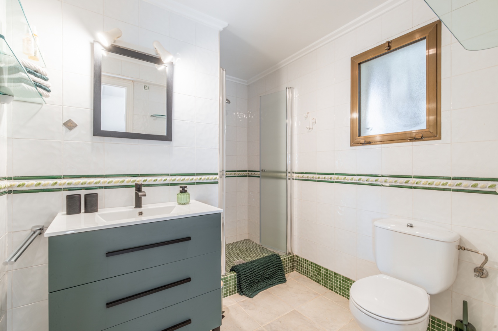 Badezimmer mit Dusche