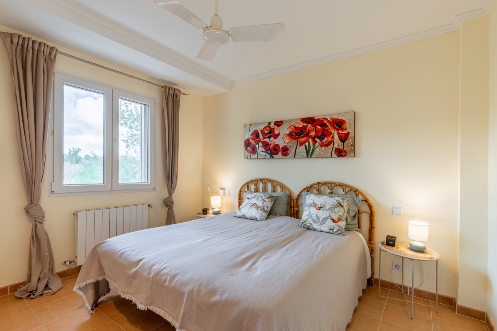 Schlafzimmer mit Fenster